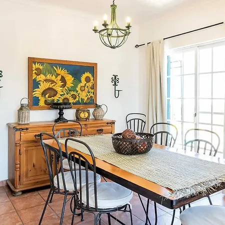 Carvoeiro Sleeps 8 Air Con Wifi Villa