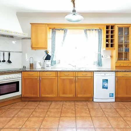 Carvoeiro Sleeps 8 Air Con Wifi