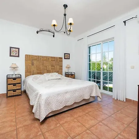 Carvoeiro Sleeps 8 Air Con Wifi